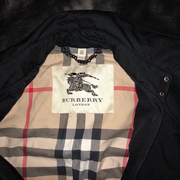 The Chelsea Heritage Trench Coat Burberry in Black - Picture 3 of 5